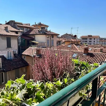 2-bedroom Flat In The Heart Of Centre Μπέργκαμο